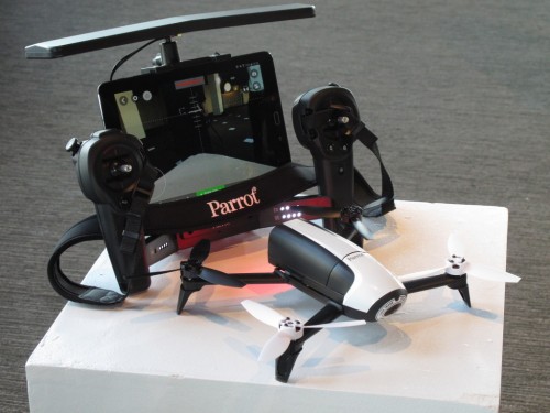 Parrot Bebop 2  dronas su pulteliu