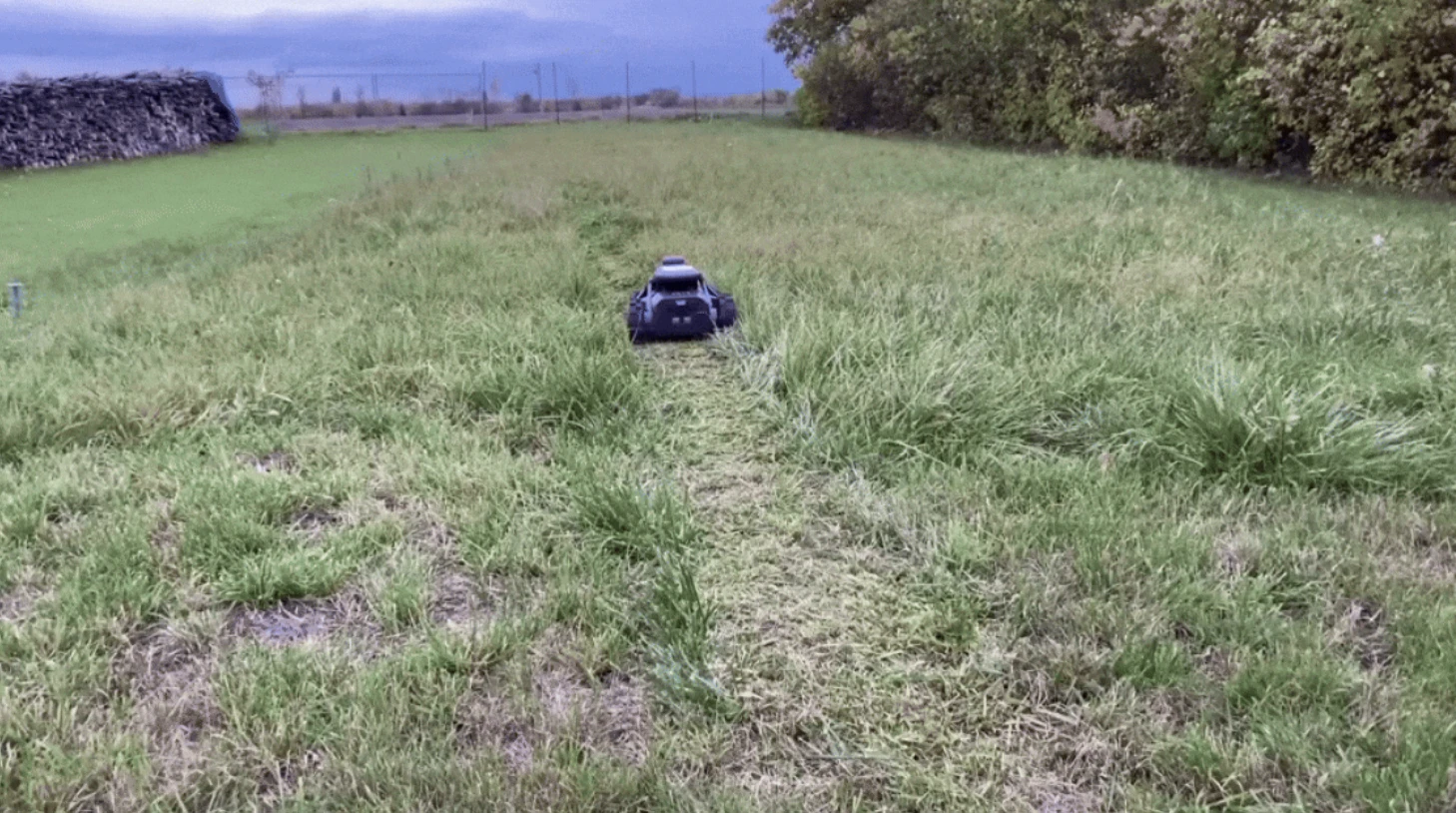 Airseekers belaidis vejos robotas su mulčiavimo funkcija Tron SE 1500m2, 300° AI Vision + NRTK aprašymas - Prekės nuotrauka