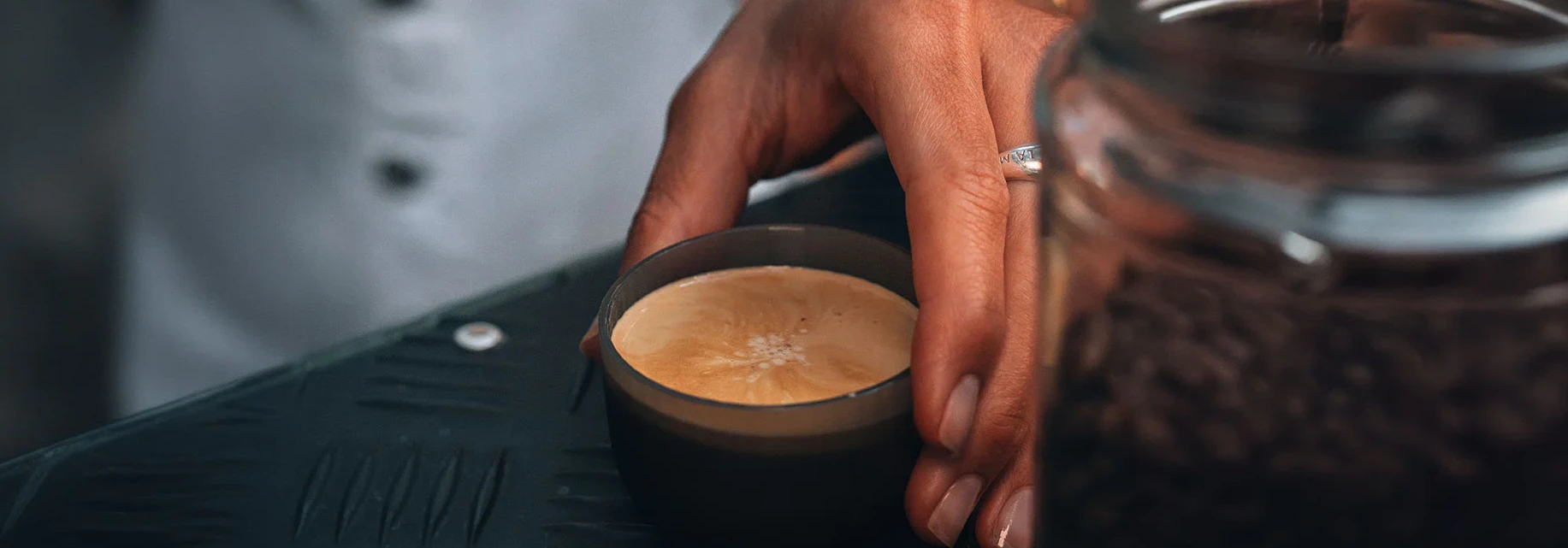 Wacaco Minipresso GR2 nešiojamas espresso aparatas maltai kavai, alyvuogių spalvos aprašymas - Prekės nuotrauka