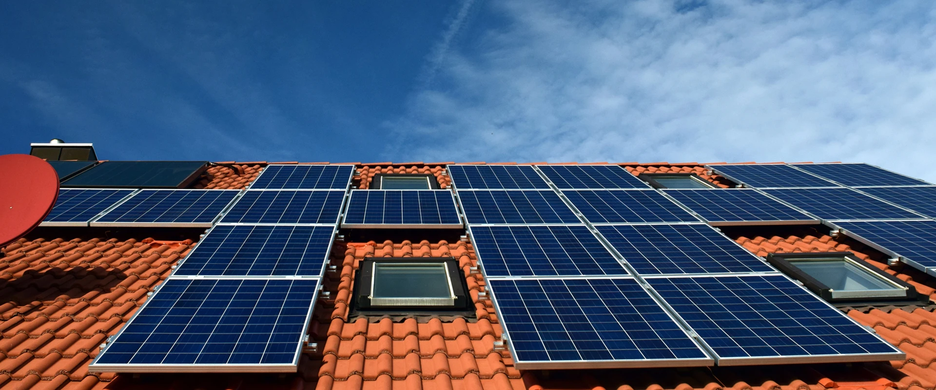 QOLTEC 53876 hibridinis autonominis saulės energijos inverteris, 2,4 kW 80A MPPT sinusas aprašymas - Prekės nuotrauka