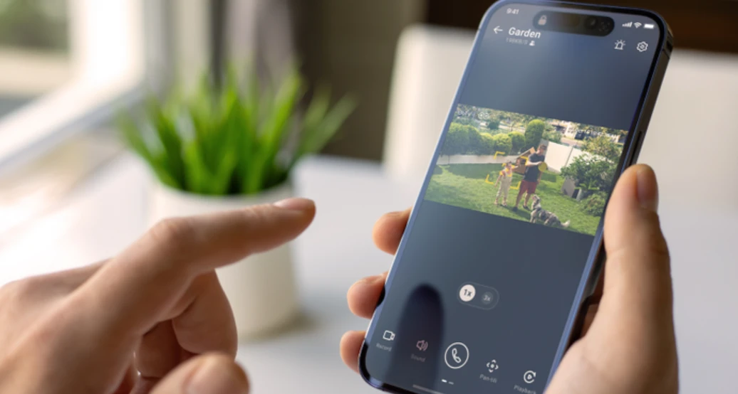 Apsaugos kamera su saulės baterija Eufy SoloCam E30, baltos spalvos aprašymas - Prekės nuotrauka