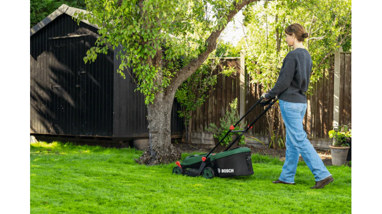 Akumuliatorinė vejapjovė Bosch Rotak 18V-34; 18 V; 4 Ah; 34 cm aprašymas - Prekės nuotrauka