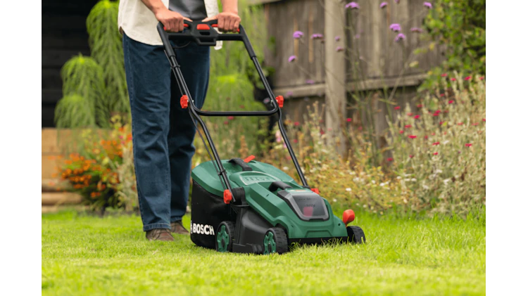 Akumuliatorinė vejapjovė Bosch Rotak 18V-34; 18 V; 4 Ah; 34 cm aprašymas - Prekės nuotrauka