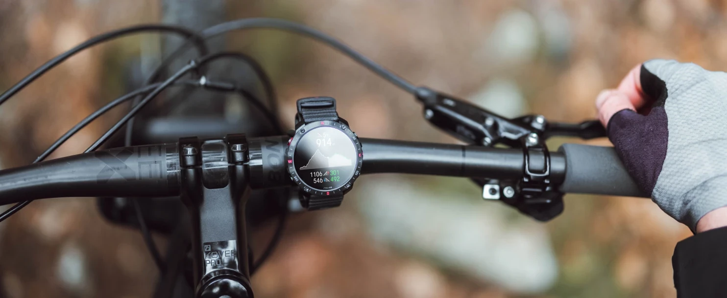 Išmanusis laikrodis Polar Grit X2 Pro, Nerūdijančio plieno korpusas su pilkos spalvos silikoniniu dirželiu aprašymas - Prekės nuotrauka