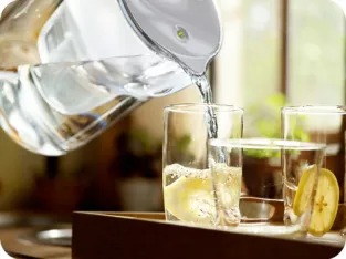 Vandens filtravimo ąsotis BRITA Glass Jug | 60-ojo jubiliejaus ribotas leidimas | Žalios spalvos | 2,5 l aprašymas - Prekės nuotrauka