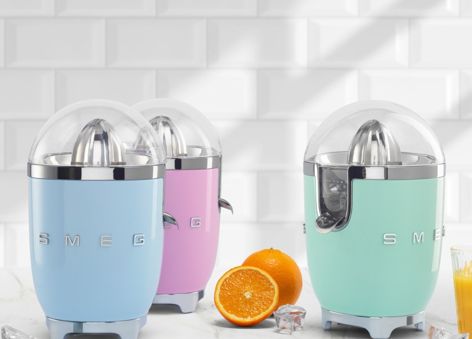 Smeg Citrusinių vaisių sulčiaspaudė CJF11CREU, blizgi kreminė spalva aprašymas - Prekės nuotrauka