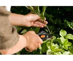 Fiskars SingleStep sekatorius prasilenkiančiais ašmenimis
