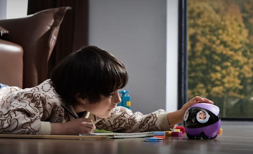 Namų robotas kompanijonas Enabot EBO Air 2 Plus FamilyBot su stebėjimo ir skambučių funkcija, violetinis aprašymas - Prekės nuotrauka