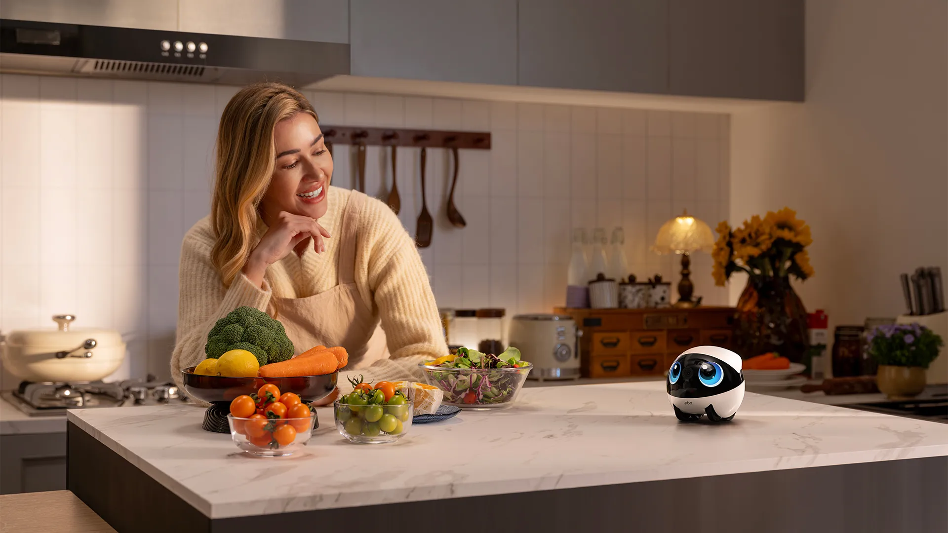 Namų robotas kompanijonas Enabot EBO Air 2 Plus FamilyBot su stebėjimo ir skambučių funkcija, violetinis aprašymas - Prekės nuotrauka