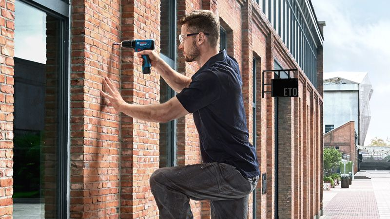 Akumuliatorinis smūginis gręžtuvas-suktuvas Bosch GSB 120-LI Professional, 12V 30/14Nm 2x2,0Ah aprašymas - Prekės nuotrauka