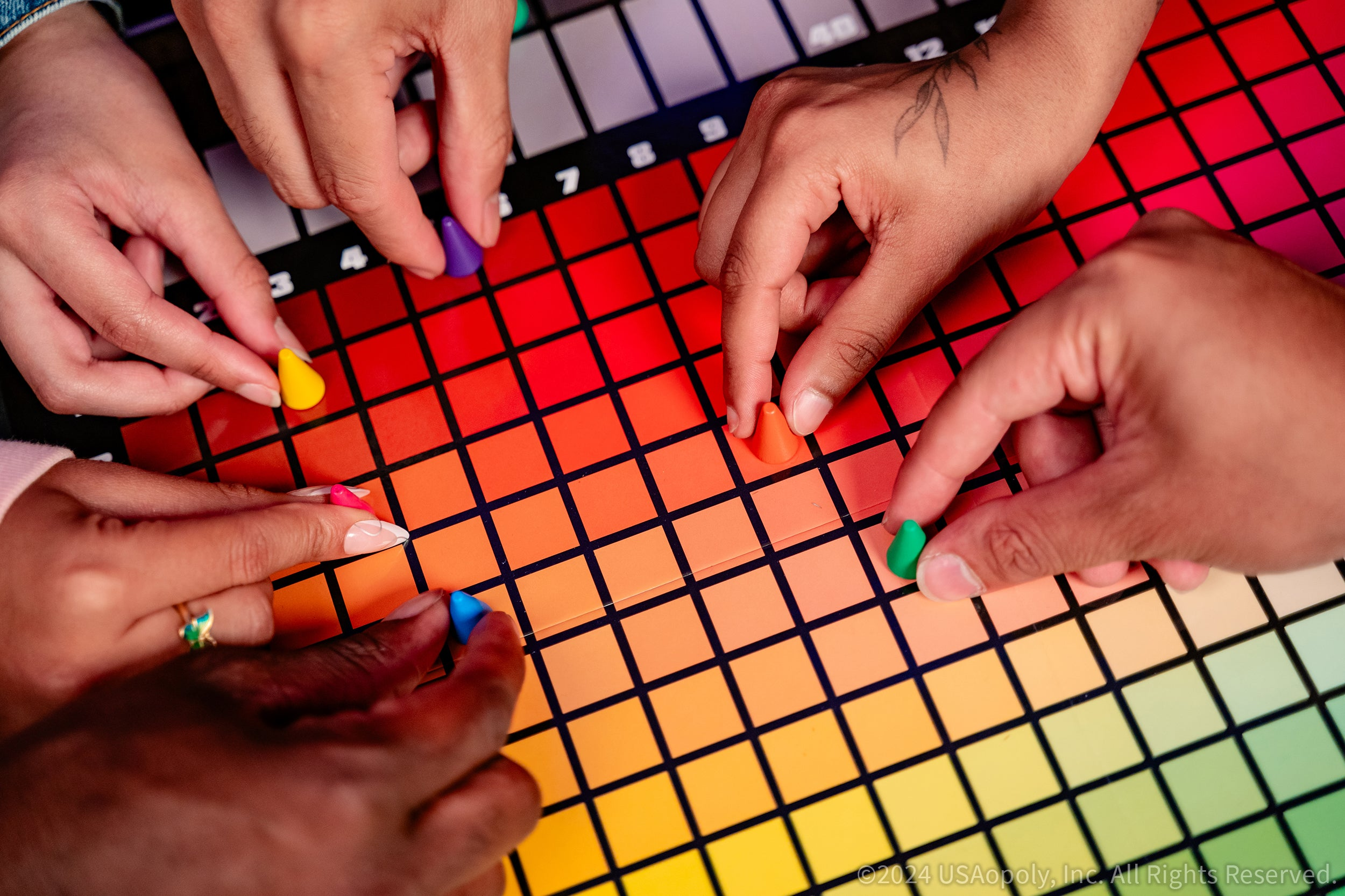 Stalo žaidimas Usaopoly Hues and Cues aprašymas - Prekės nuotrauka