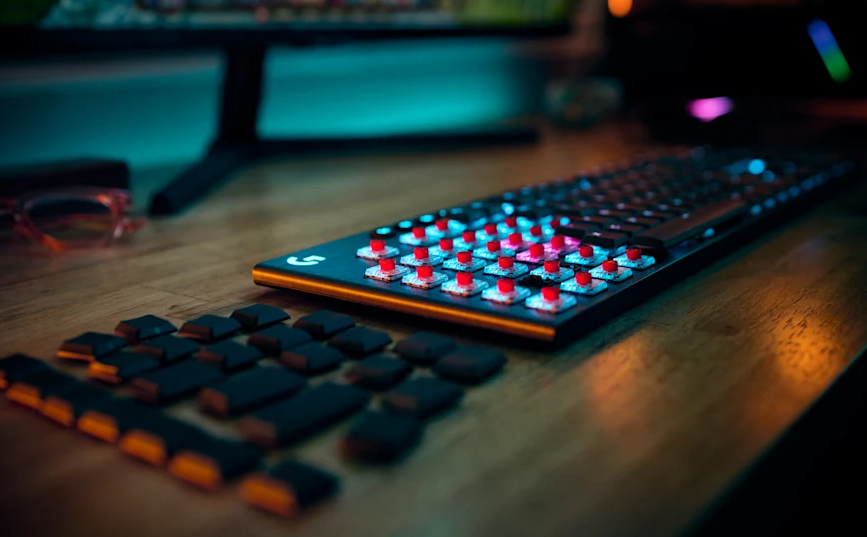Belaidė mechaninė klaviatūra Logitech G915 X Lightspeed | US, TACTILE SWITCHES | Balta aprašymas - Prekės nuotrauka