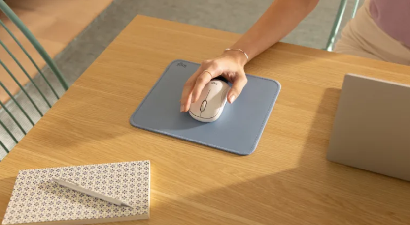 Belaidė kompiuterio pelė Logitech M240 Silent Bluetooth Mouse, rožinės spalvos + Studio Series pelės kilimėlis aprašymas - Prekės nuotrauka