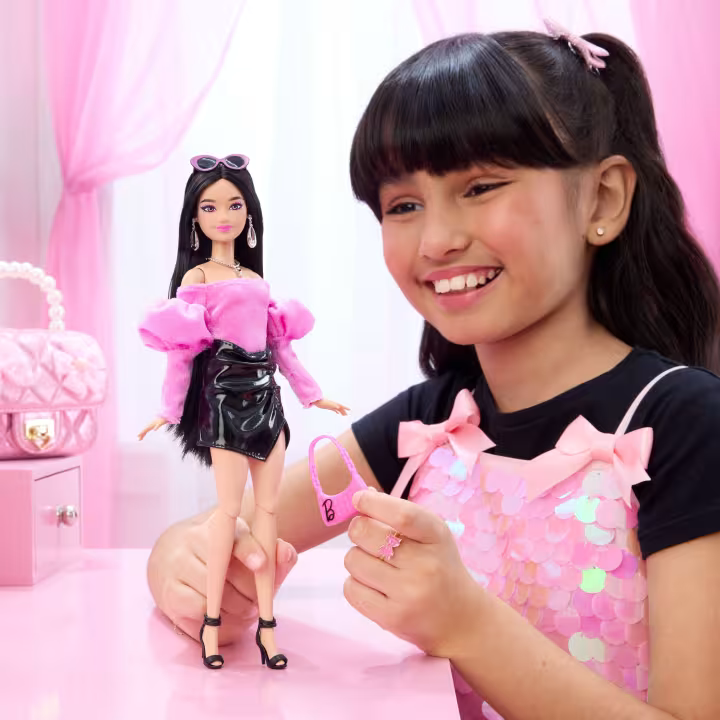 Lėlė Mattel BARBIE DELUXE FASHIONISTAS rožine palaidine aprašymas - Prekės nuotrauka