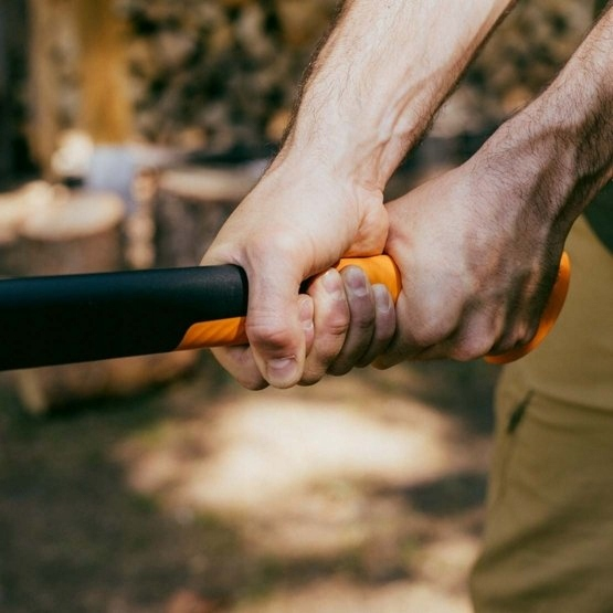 Fiskars kirvis X-SERIES X32 L + sulankstomas peilis 1075435 aprašymas - Prekės nuotrauka