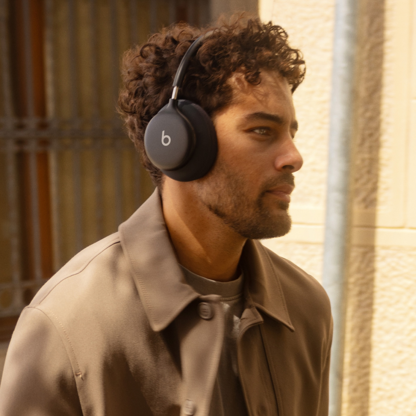 Beats 360 Over-Ear Headphones - Sky with Sky Performance Knit Cushions - MJE44ZM/A aprašymas - Prekės nuotrauka