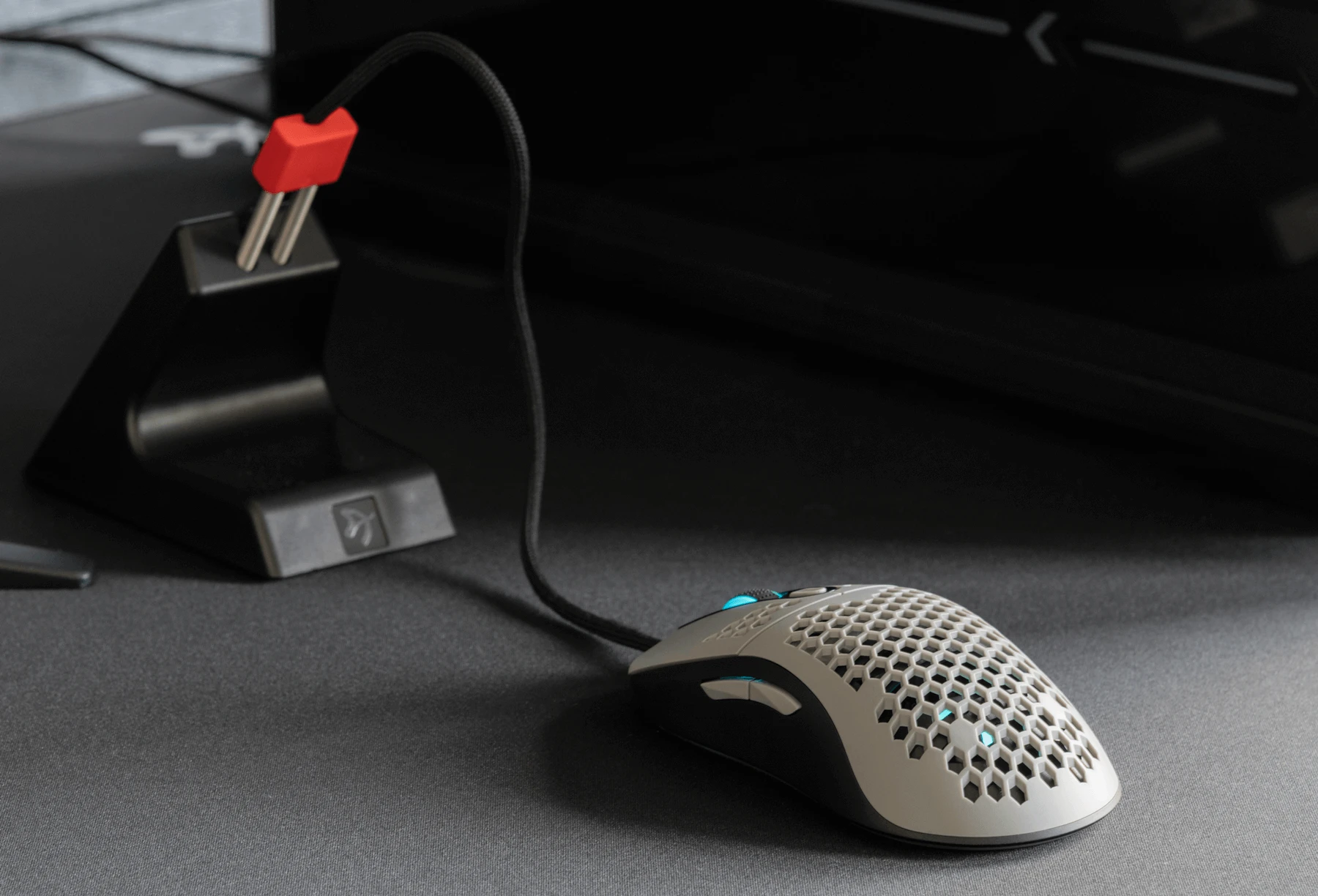 Itin lengva Žaidimų Pelė Arozzi Favo, su RGB pašvietimu, Pixart 3389 sensorius, Omron 20M switches, Pilka-juoda aprašymas - Prekės nuotrauka