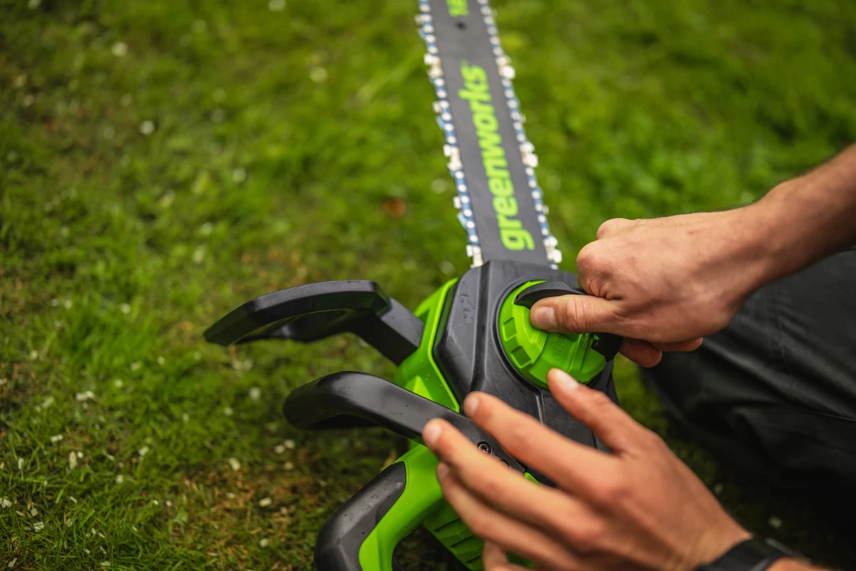 Greenworks GD24CS30K4 grandininis pjūklas 24 V su 30 cm ilgio juosta (su 4Ah akumuliatoriumi ir krovikliu) aprašymas - Prekės nuotrauka