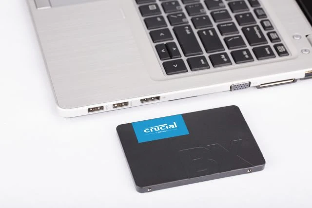 Crucial BX500 2000 GB SSD sąsaja SATA Rašymo greitis 500 MB/s Skaitymo greitis 540 MB/s aprašymas - Prekės nuotrauka