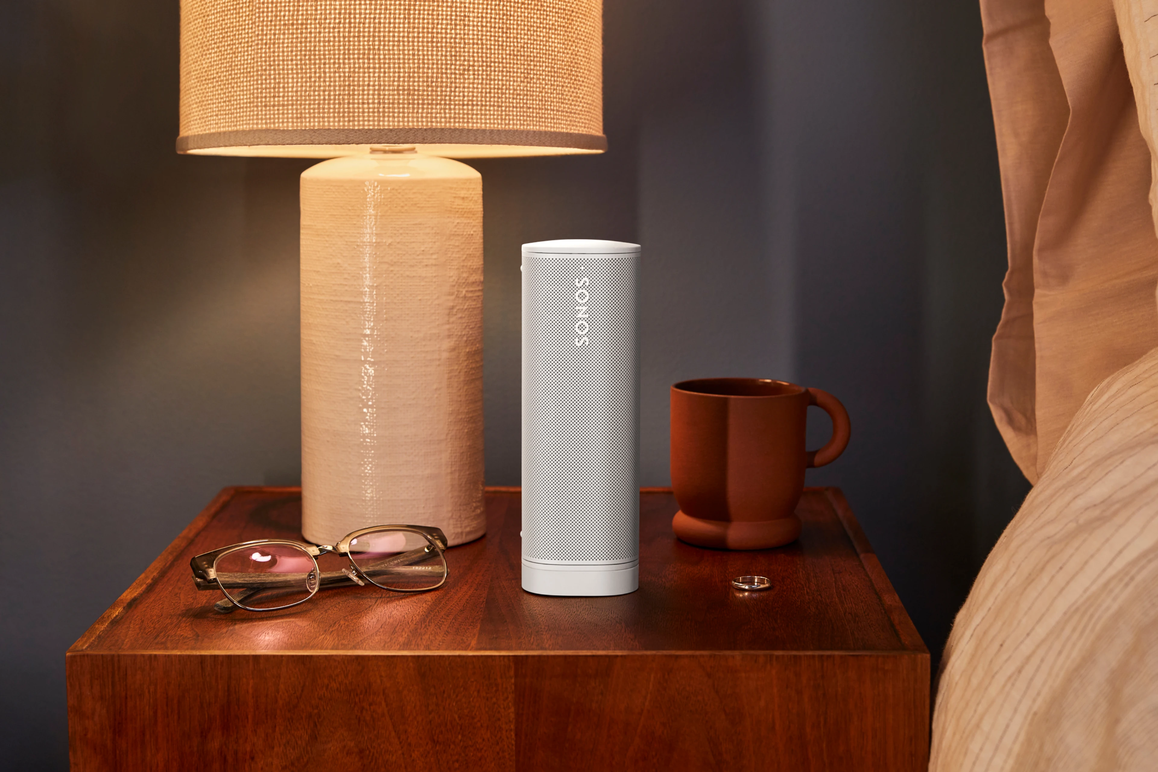 Nešiojama kolonėlė Sonos Roam, Multiroom, Bluetooth, WiFi, Atspari vandeniui, Baltos spalvos aprašymas - Prekės nuotrauka