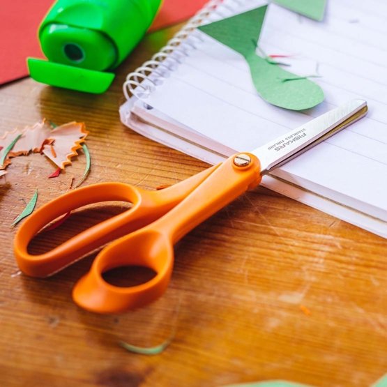 Fiskars Classic vaikiškos žirklės dešiniarankiams (13 cm) 1005166 aprašymas - Prekės nuotrauka
