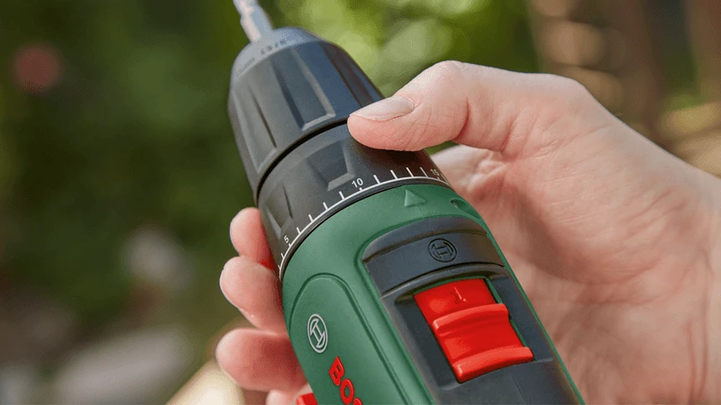Bosch Universal Drill 18V (2x1,5) Akumuliatorinis dviejų greičių gręžtuvas - suktuvas aprašymas - Prekės nuotrauka