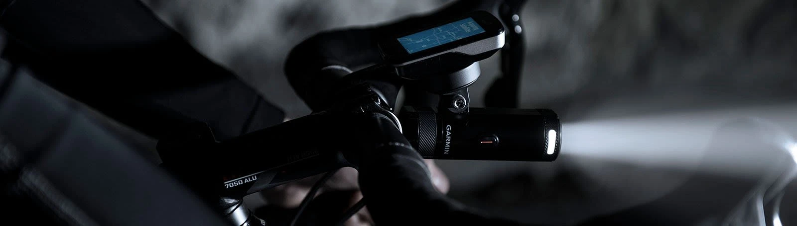 Garmin Varia UT800 Smart priekinis dviračio žibintas kartu su laikikliu prie šalmo aprašymas - Prekės nuotrauka