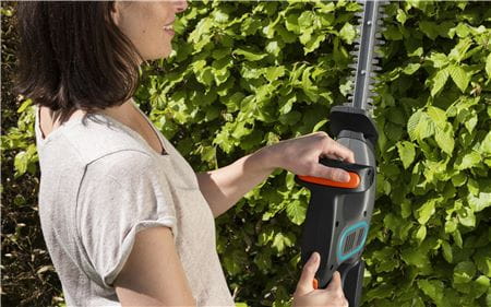 Gardena Akumuliatorinės krūmų žirklės EasyCut Li 40 2.0Ah pilnas komplektas aprašymas - Prekės nuotrauka