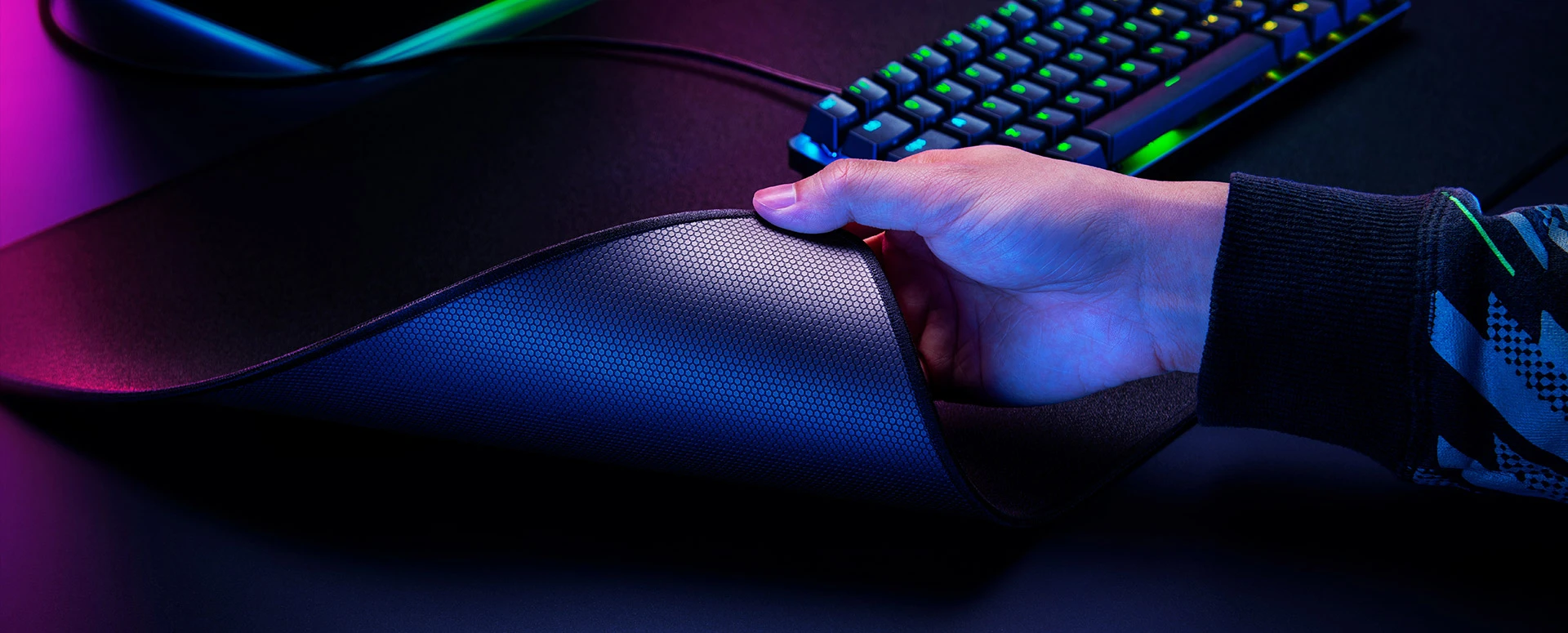 Hibridinis pelės kilimėlis Razer Strider Large aprašymas - Prekės nuotrauka