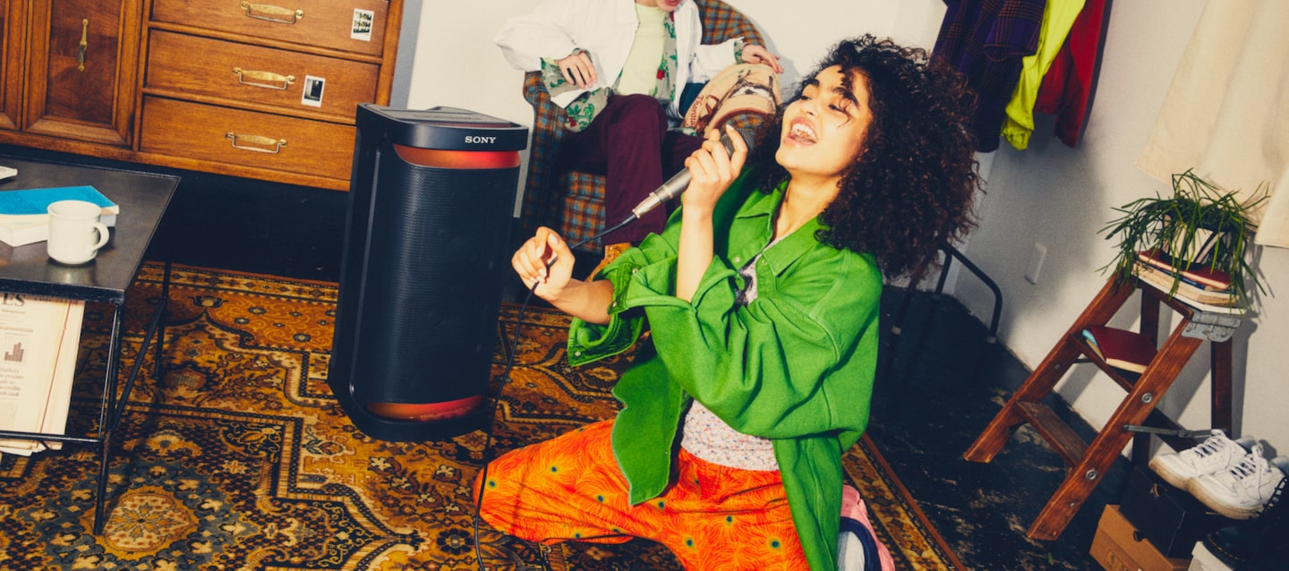 Nešiojama belaidė kolonėlė Sony SRSXP700B aprašymas - Prekės nuotrauka