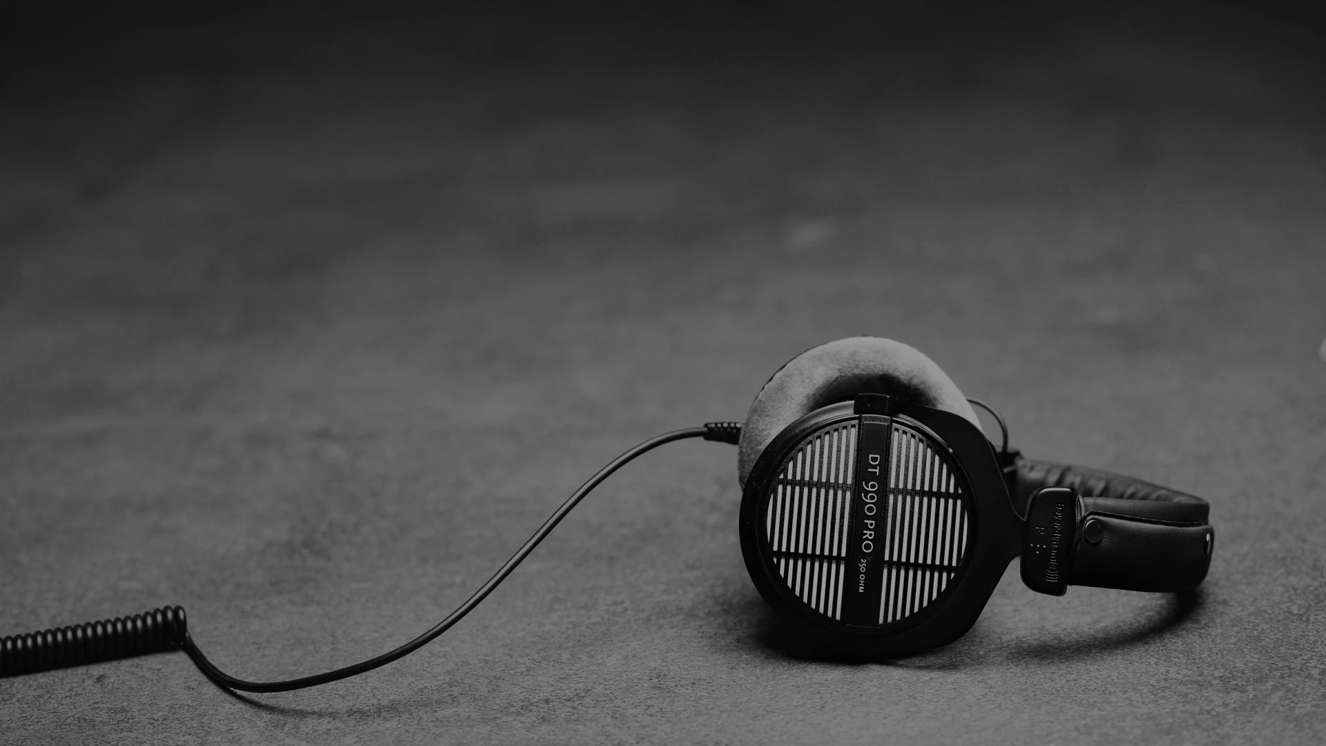 Studijinės ausinės Beyerdynamic DT 990 PRO, 250 omų, juodos 459038 aprašymas - Prekės nuotrauka