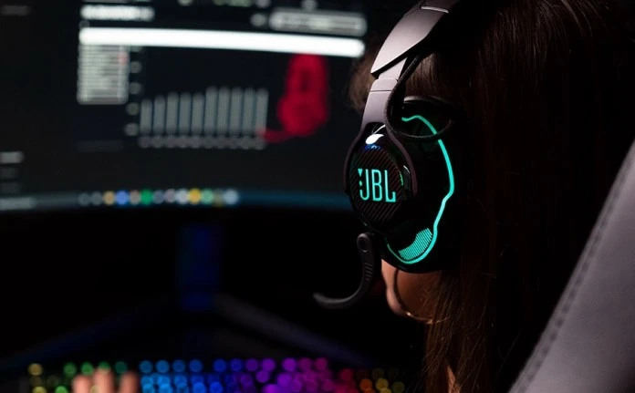 JBL Quantum 910 belaidės žaidimų ausinės, Juodos spalvos aprašymas - Prekės nuotrauka