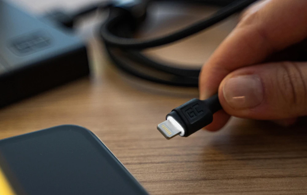 Žalias Cell Cable Žalias Cell Ray USB-A - Lightning Baltas LED 200cm su Apple 2.4A greito įkrovimo palaikymu aprašymas - Prekės nuotrauka