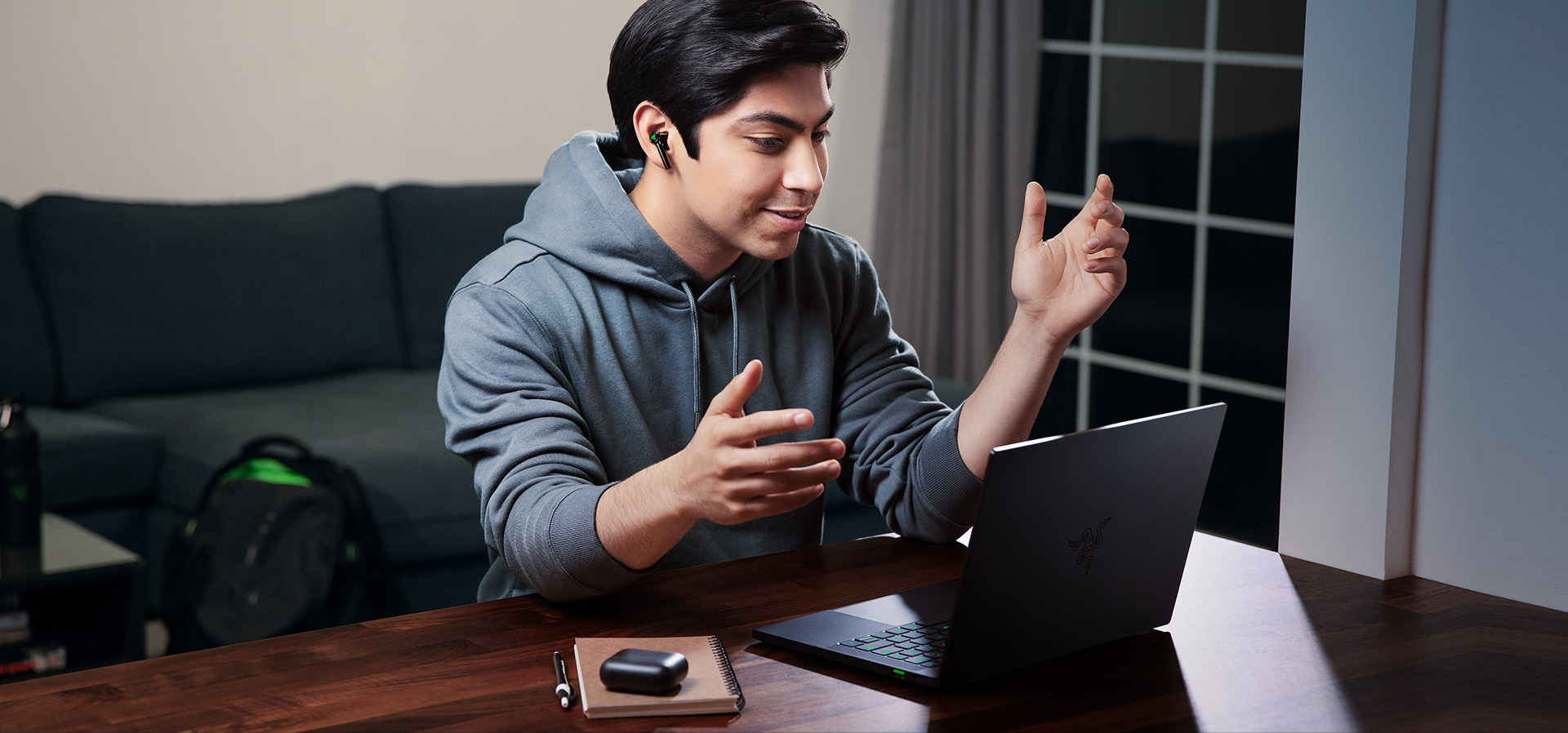 Ausinės Razer Hammerhead True Wireless Earbuds 2021, Chroma RGB, Juodos aprašymas - Prekės nuotrauka