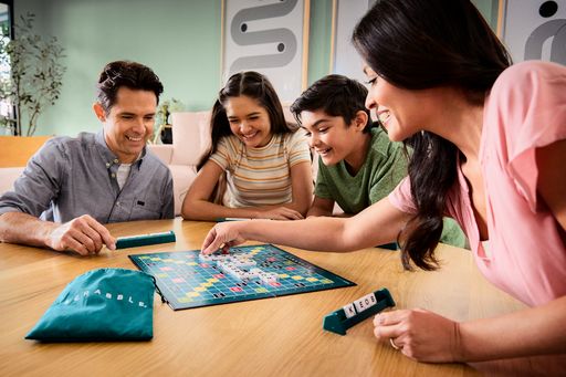 MATTEL Stalo žaidimas Scrabble (lietuvių kalba), Y9624 aprašymas - Prekės nuotrauka