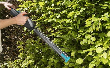 Gardena Akumuliatorinės krūmų žirklės EasyCut Li 40 2.0Ah pilnas komplektas aprašymas - Prekės nuotrauka