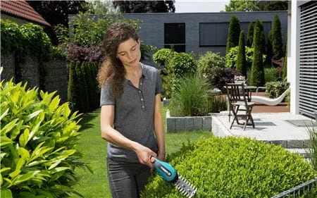 Gardena Akumuliatorinių žolės ir krumų žirklių rinkinys ClassicCut Li 9854-20 aprašymas - Prekės nuotrauka
