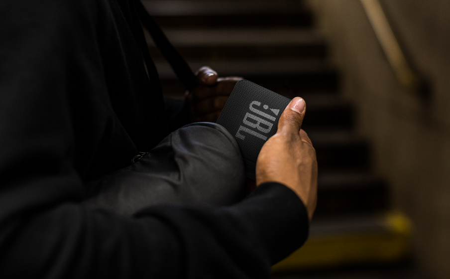 JBL Go Essential nešiojama kolonėlė, Juodos spalvos aprašymas - Prekės nuotrauka