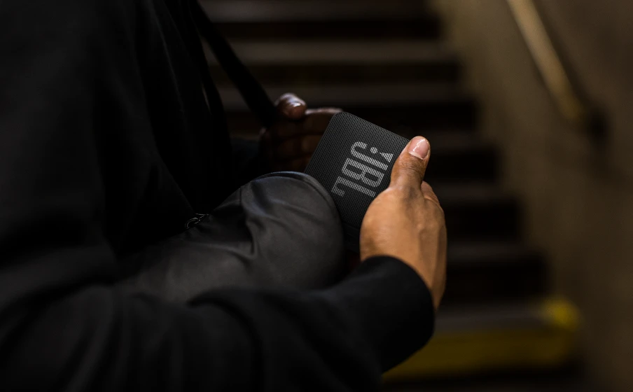 JBL Go Essential nešiojama kolonėlė, Juodos spalvos aprašymas - Prekės nuotrauka