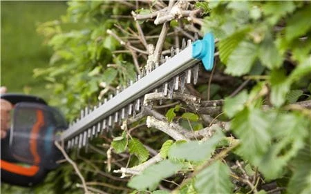 GARDENA Elektrinės gyvatvorių žirklės PowerCut 700/65 700W aprašymas - Prekės nuotrauka