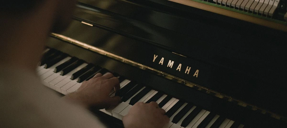 Yamaha Corporation Belaidės ausinės Yamaha YH-E700BBE, Smėlinės spalvos aprašymas - Prekės nuotrauka