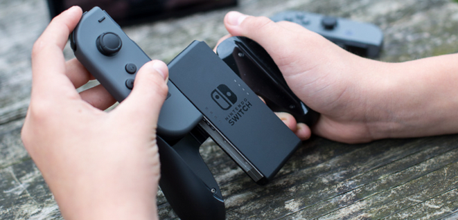 Nintendo Switch (Raudona / Mėlyna) aprašymas - Prekės nuotrauka