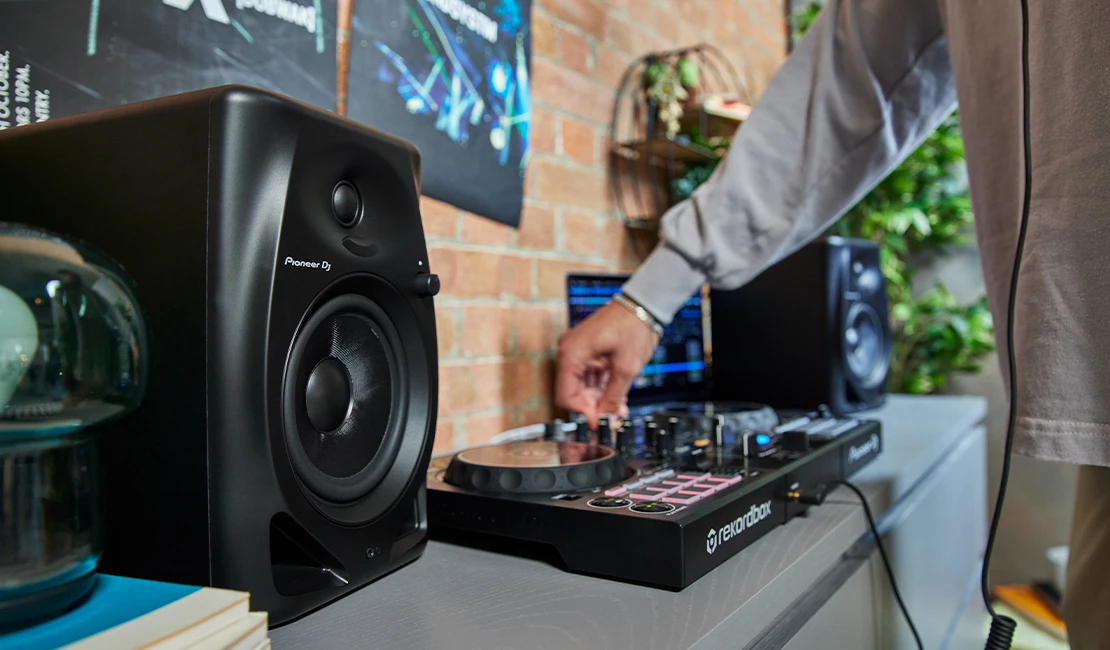 Pioneer DJ - DM-40D kolonėlės, Baltos spalvos, 2 vnt. aprašymas - Prekės nuotrauka