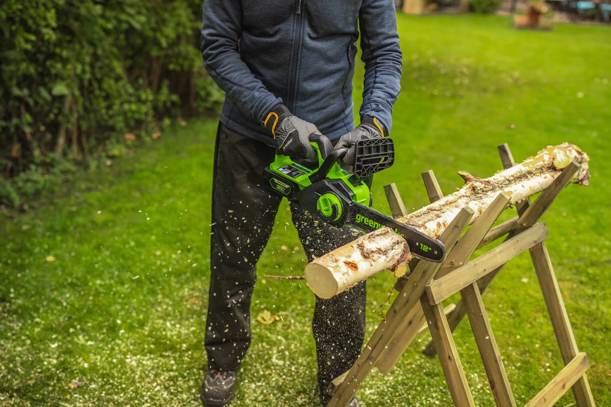 Greenworks GD24CS30K4 grandininis pjūklas 24 V su 30 cm ilgio juosta (su 4Ah akumuliatoriumi ir krovikliu) aprašymas - Prekės nuotrauka