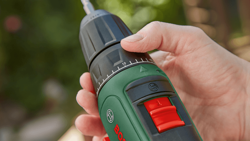 Bosch Universal Drill 18V (1x1,5 akumuliatorius) Akumuliatorinis dviejų greičių gręžtuvas - suktuvas aprašymas - Prekės nuotrauka