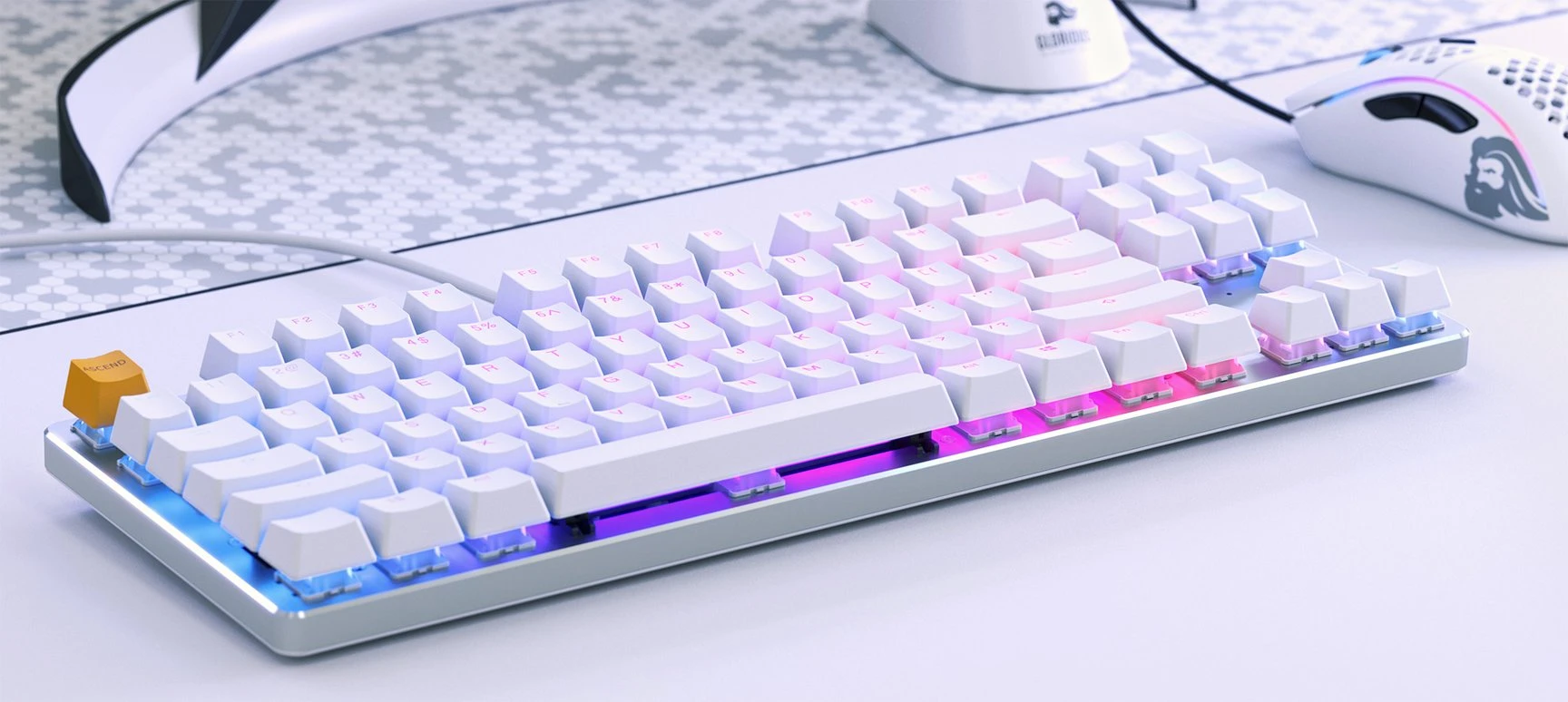 Glorious Klaviatūra Compact White Ice Edition GMMK-COM-BRN-W, ANSI US išdėstymas, Gateron Brown Switch aprašymas - Prekės nuotrauka