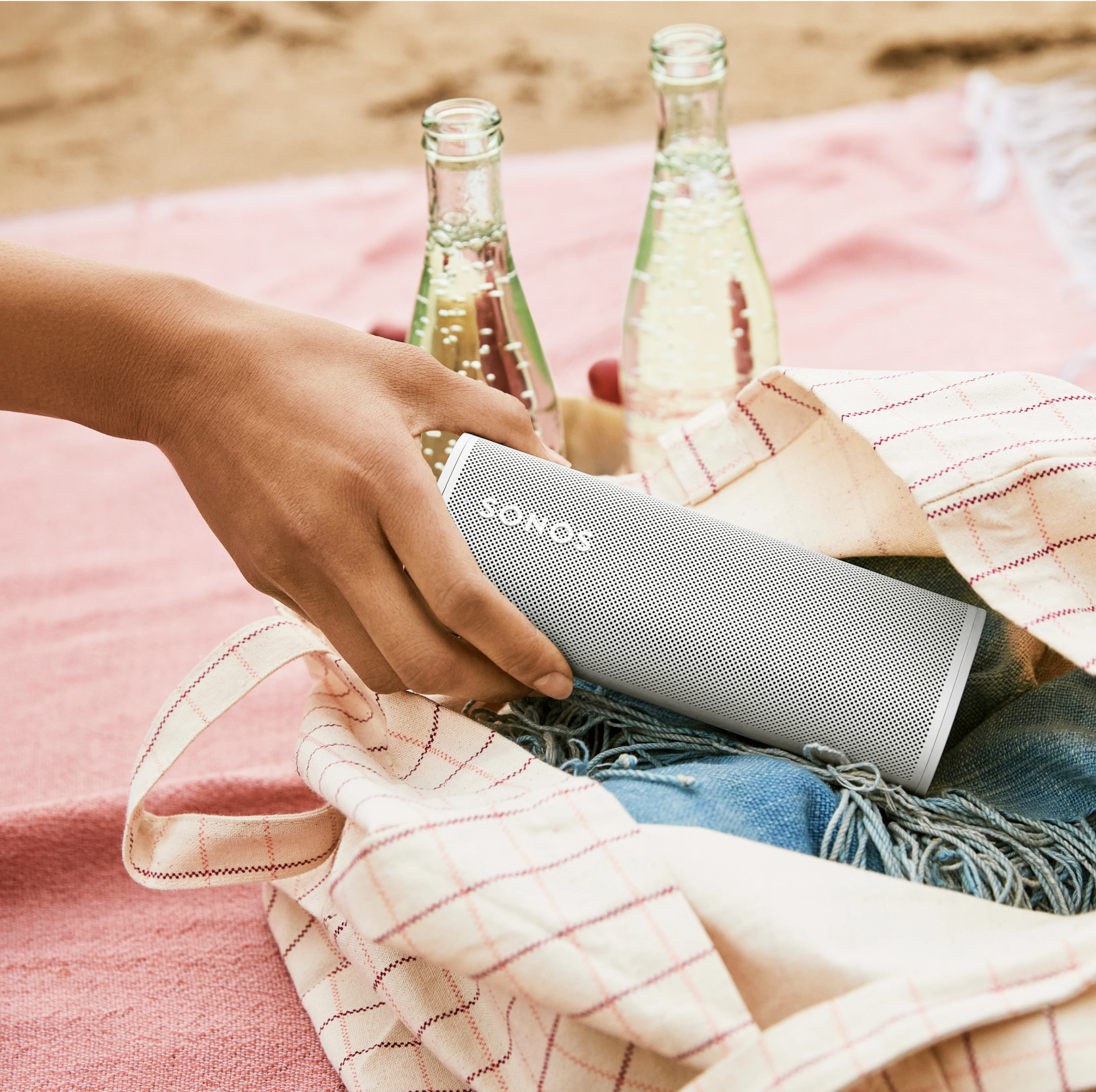 Nešiojama kolonėlė Sonos Roam, Multiroom, Bluetooth, WiFi, Atspari vandeniui, Juodos spalvos aprašymas - Prekės nuotrauka