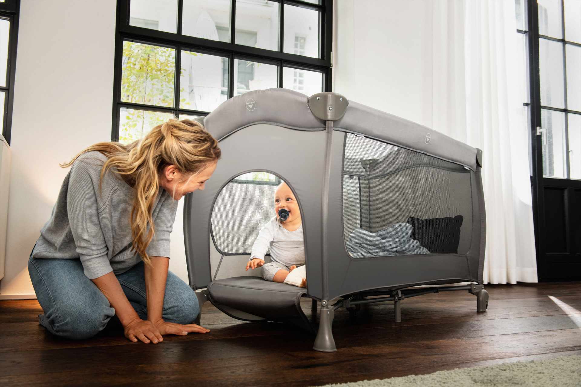 Nascita HAUCK lovelė - maniežas SLEEP N PLAY Go Plus, pilka aprašymas - Prekės nuotrauka