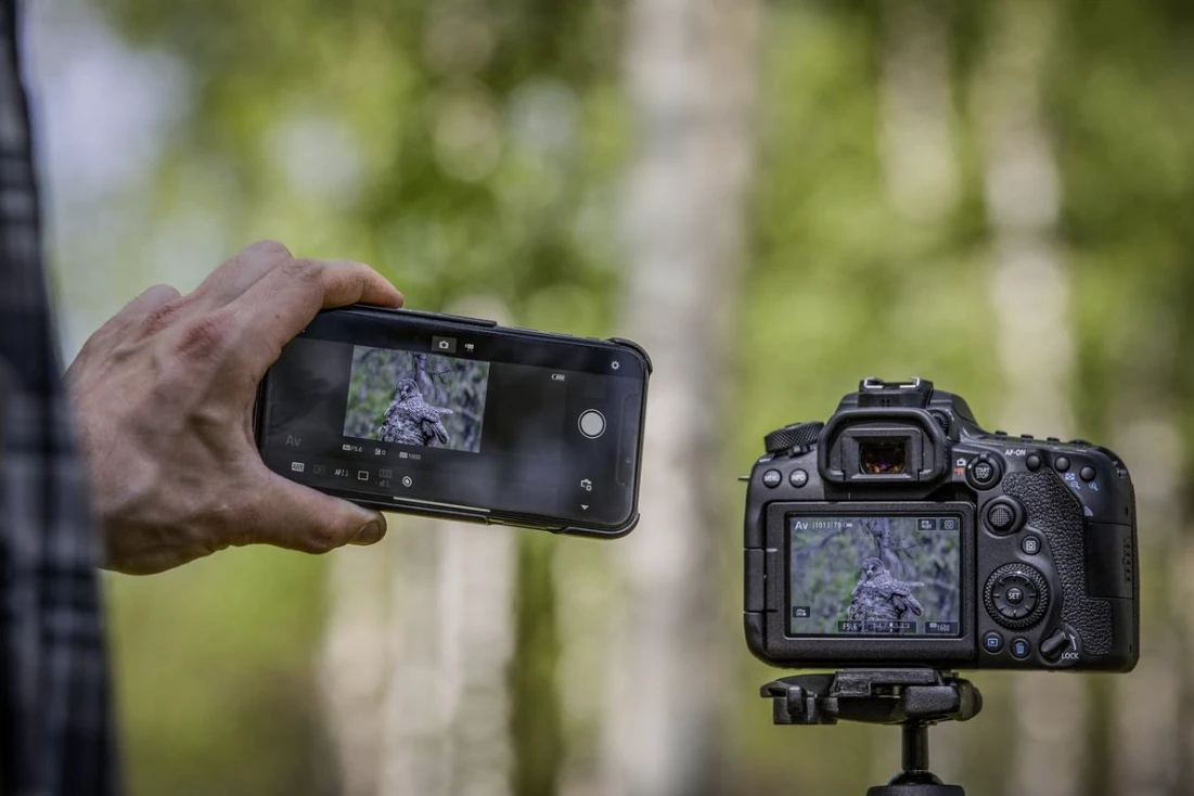Canon EOS 90D + EF-S 18-135mm f/3.5-5.6 IS USM SLR fotoaparato komplektas 32,5 MP CMOS 6960 x 4640 pikseliai Juoda aprašymas - Prekės nuotrauka