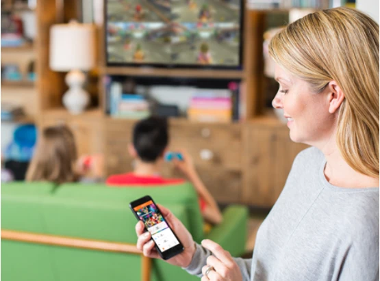 Nintendo Switch (Raudona / Mėlyna) aprašymas - Prekės nuotrauka